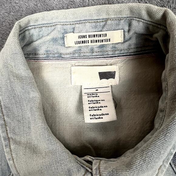 Levis Pearl Snap Light Wash Denim Button Down Womens M Western Yoke Pockets - Picture 3 of 9